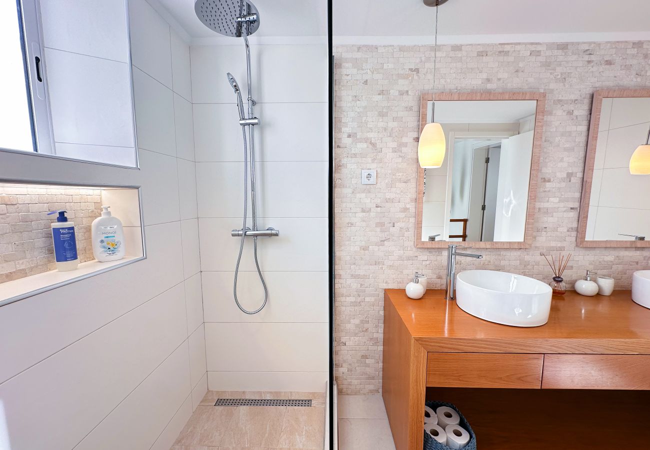 Ferienwohnung in Albufeira - Charming Algarve Townhouse w/Terraces, Pool &View