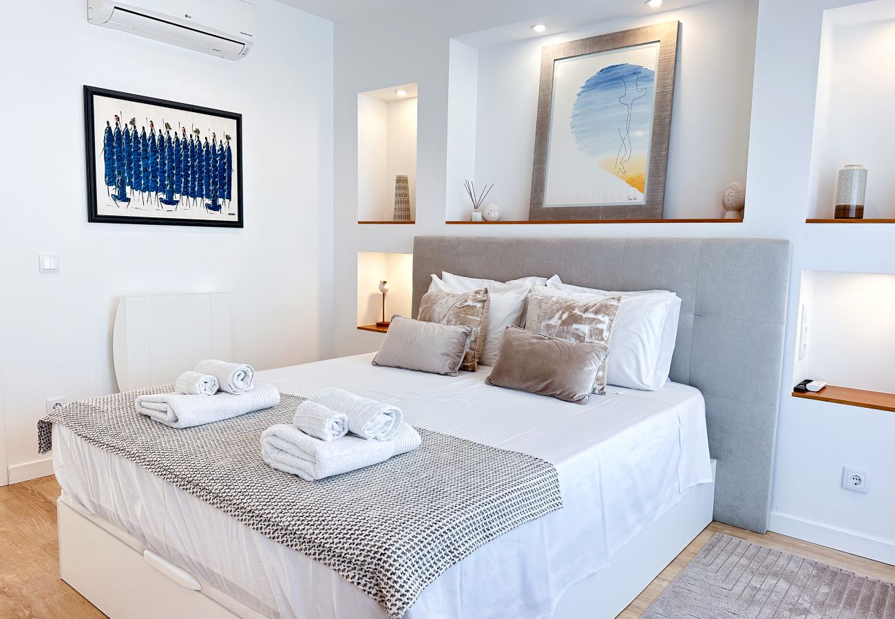Ferienwohnung in Albufeira - Charming Algarve Townhouse w/Terraces, Pool &View