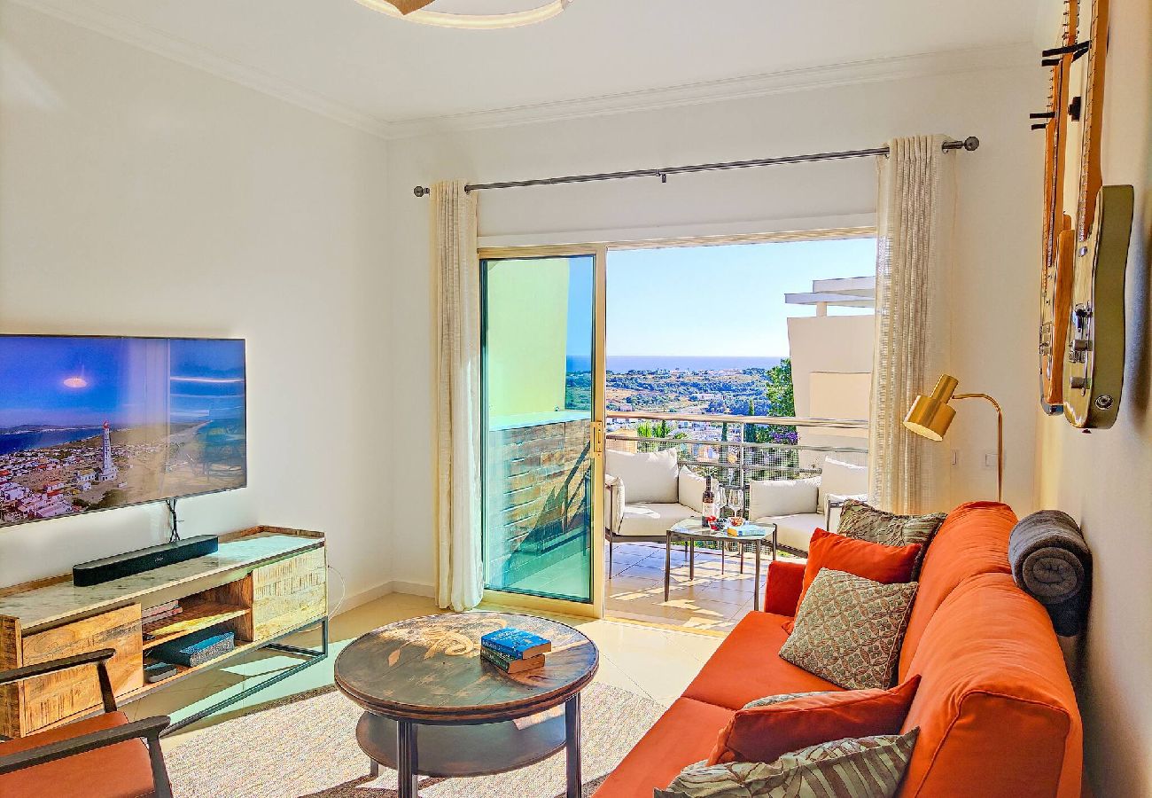 Ferienwohnung in Albufeira - Elegant Ocean-View Albufeira Apartment w/ Balcony & Pools