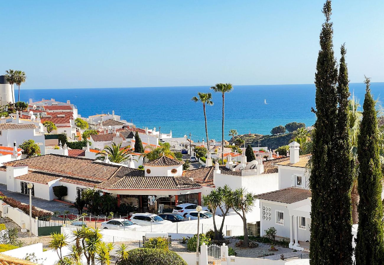 Ferienwohnung in Albufeira - Elegant Ocean-View Albufeira Apartment w/ Balcony & Pools