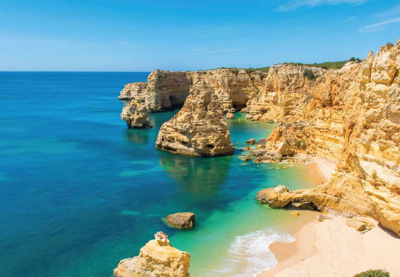 Ferienwohnung in Albufeira - Elegant Ocean-View Albufeira Apartment w/ Balcony & Pools