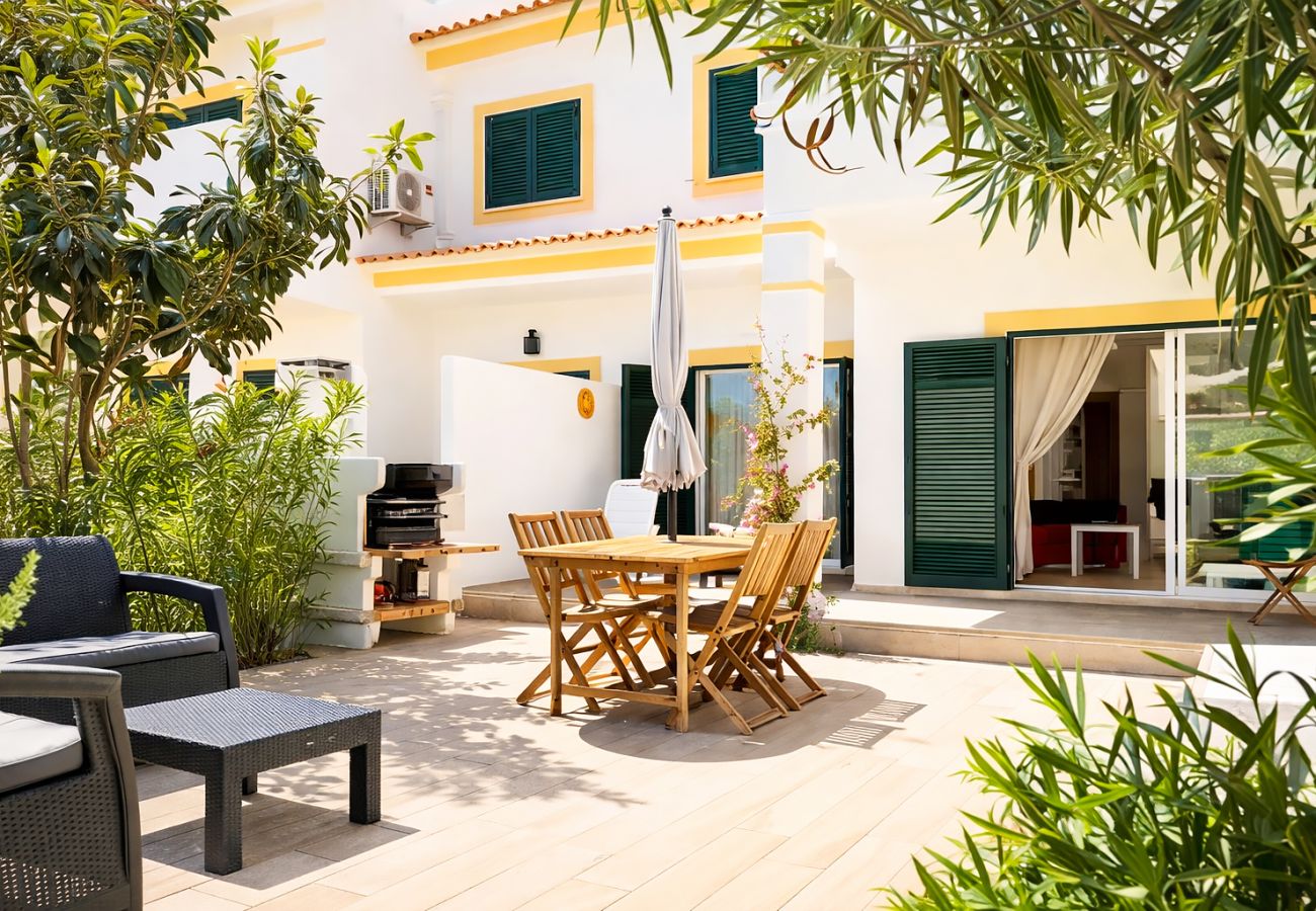 Doppelhaushälfte in Albufeira - House w/ Pool - 5min Walk to Alemães Beach by BeCherish