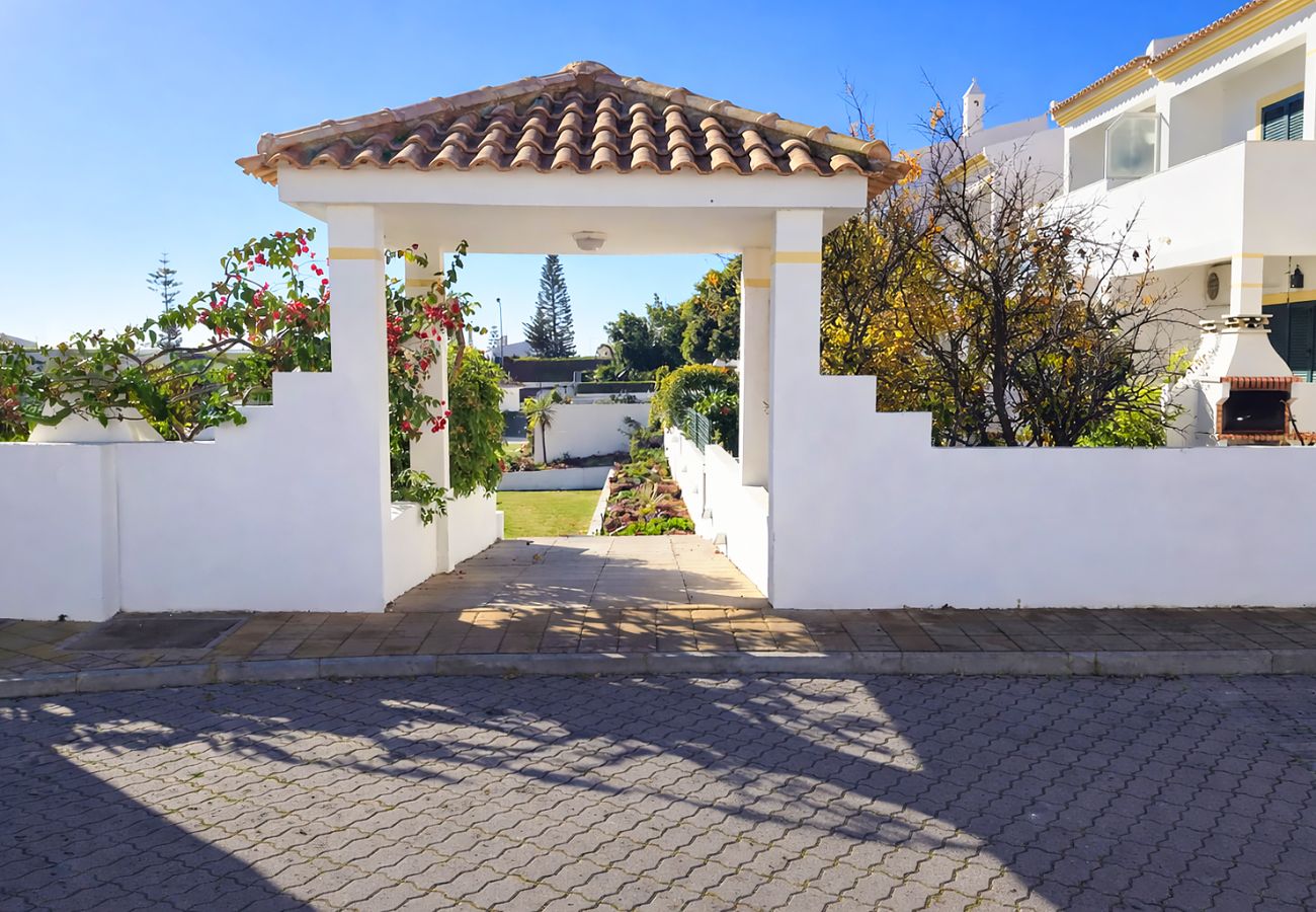 Doppelhaushälfte in Albufeira - House w/ Pool - 5min Walk to Alemães Beach by BeCherish