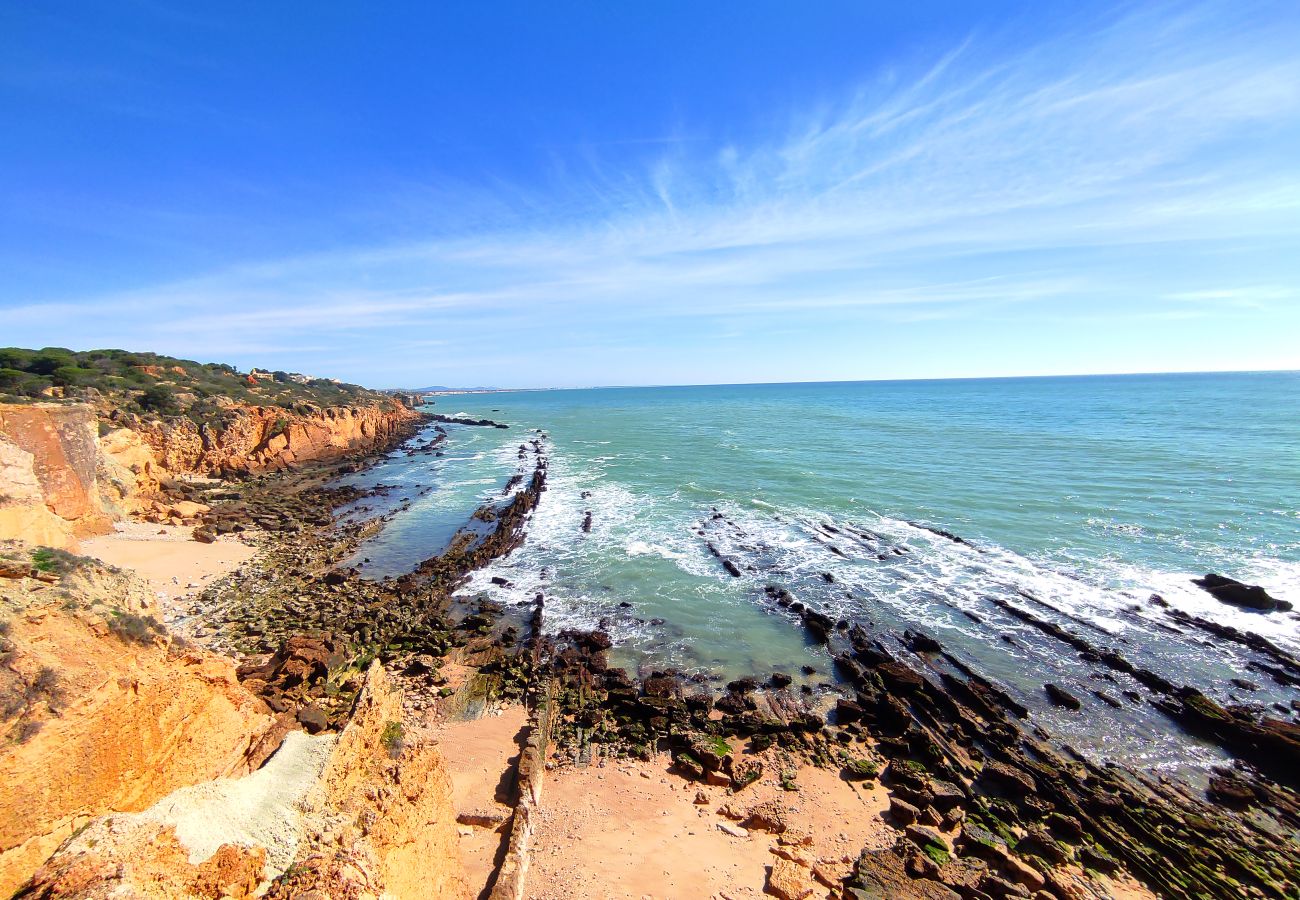 Doppelhaushälfte in Albufeira - House w/ Pool - 5min Walk to Alemães Beach by BeCherish