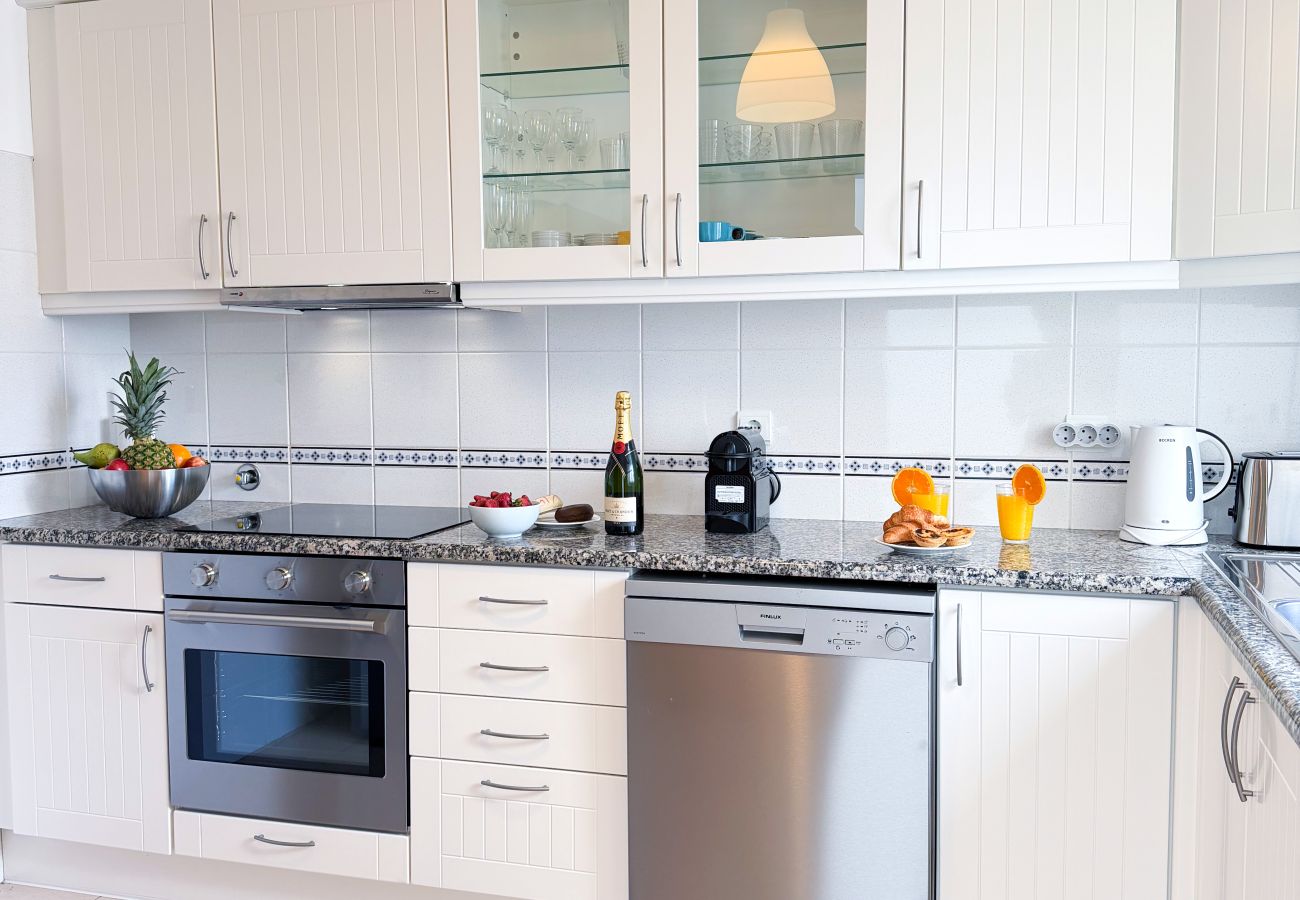 Doppelhaushälfte in Albufeira - House w/ Pool - 5min Walk to Alemães Beach by BeCherish