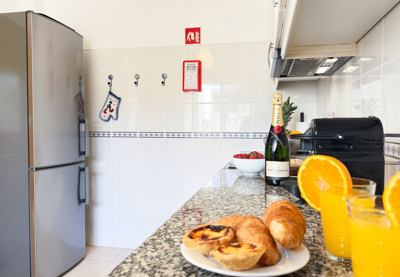Doppelhaushälfte in Albufeira - House w/ Pool - 5min Walk to Alemães Beach by BeCherish