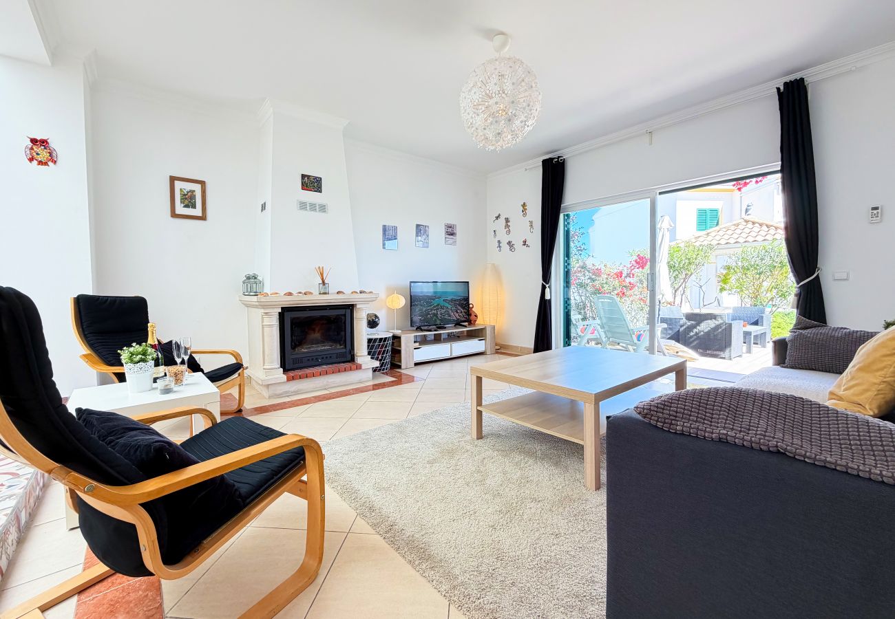 Doppelhaushälfte in Albufeira - House w/ Pool - 5min Walk to Alemães Beach by BeCherish