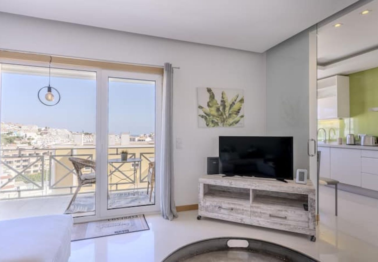 Ferienwohnung in Albufeira - Garden Hill Haven Old Town & Sea View by BeCherish 