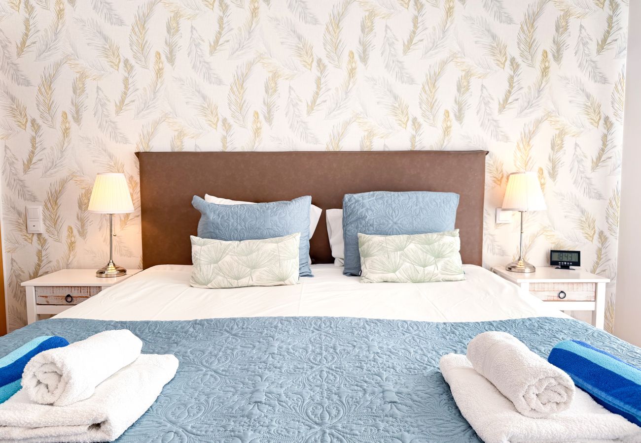 Ferienwohnung in Albufeira - Garden Hill Haven – Old Town Albufeira Retreat with Sea Views & Free Parking