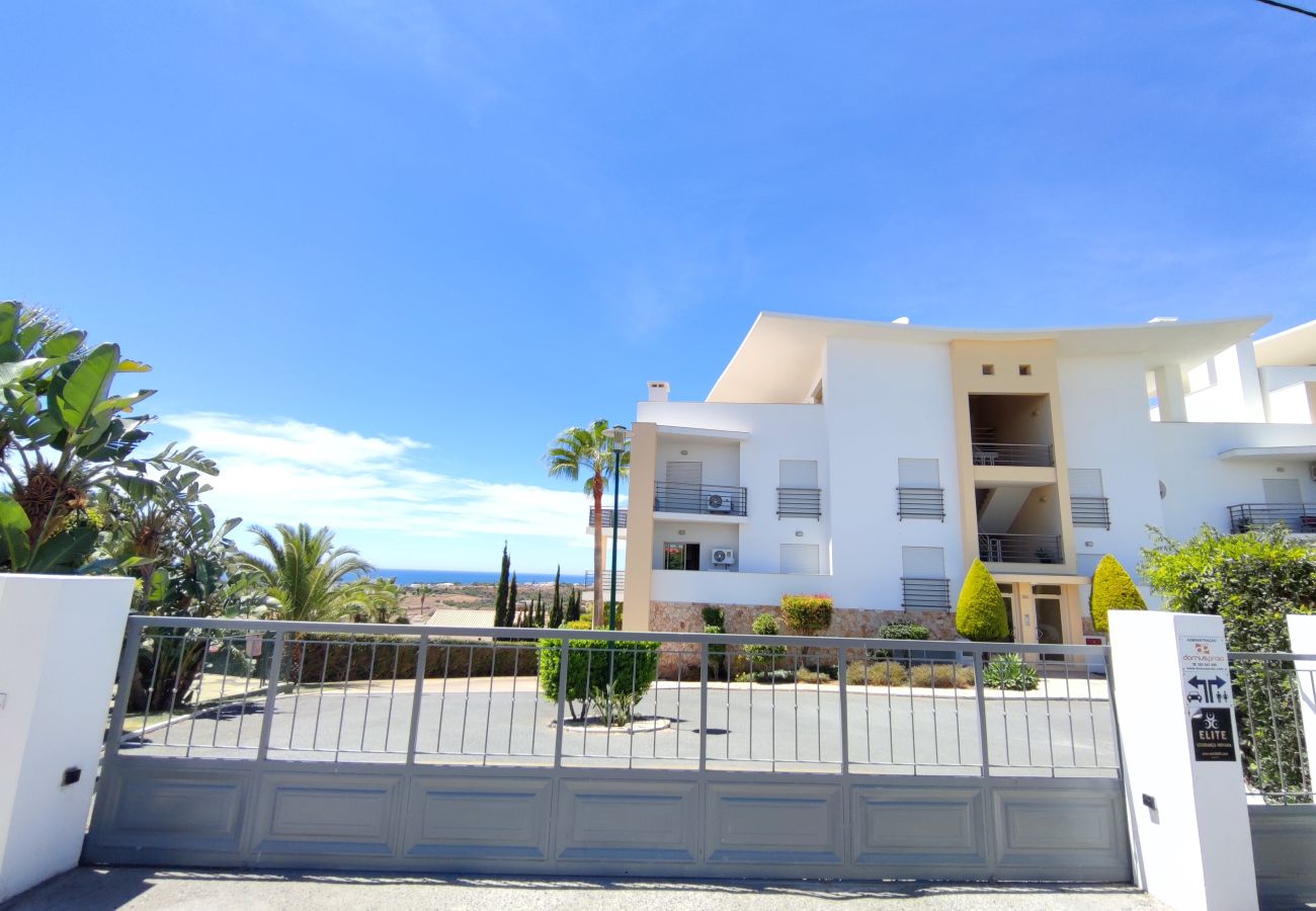 Ferienwohnung in Albufeira - OceanView Paradise with Pool and Tennis Court