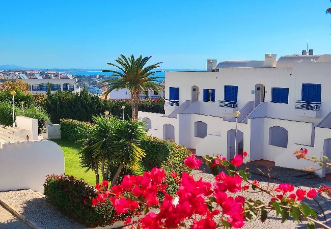 Apartamento en Albufeira - Charming Algarve Townhouse w/Terraces, Pool &View