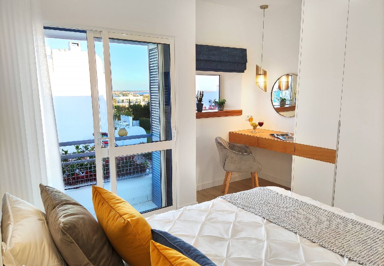 Apartamento en Albufeira - Charming Algarve Townhouse w/Terraces, Pool &View