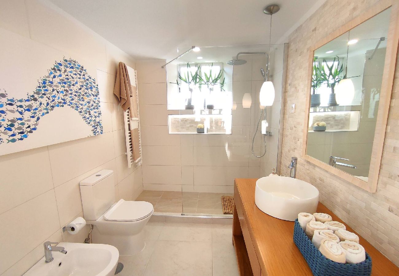 Apartamento en Albufeira - Charming Algarve Townhouse w/Terraces, Pool &View