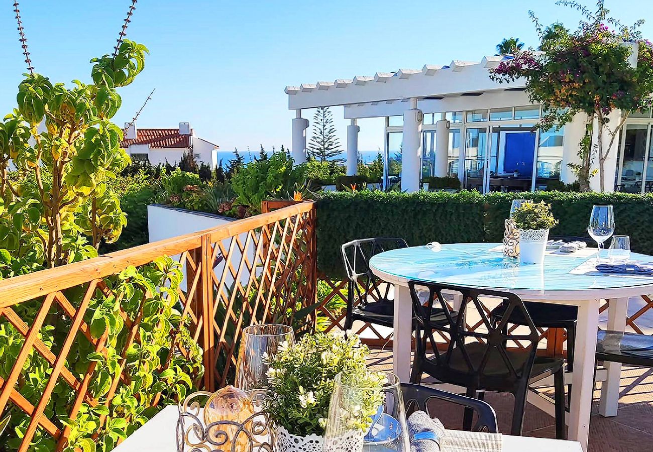 Apartamento en Albufeira - Charming Algarve Townhouse w/Terraces, Pool &View