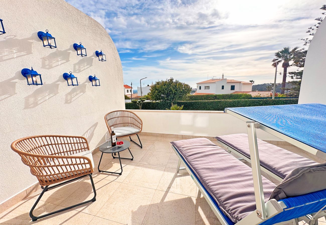 Apartamento en Albufeira - Charming Algarve Townhouse w/Terraces, Pool &View