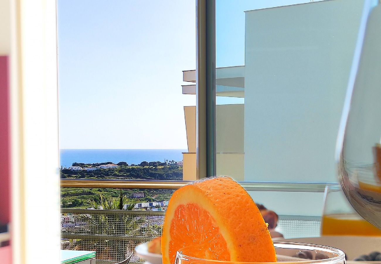 Apartamento en Albufeira - Elegant Ocean-View Albufeira Apartment w/ Balcony & Pools