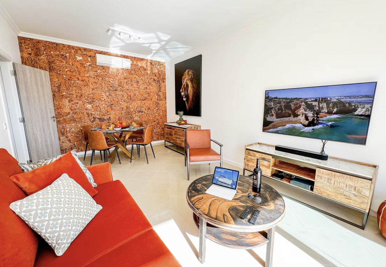 Apartamento en Albufeira - Elegant Ocean-View Albufeira Apartment w/ Balcony & Pools