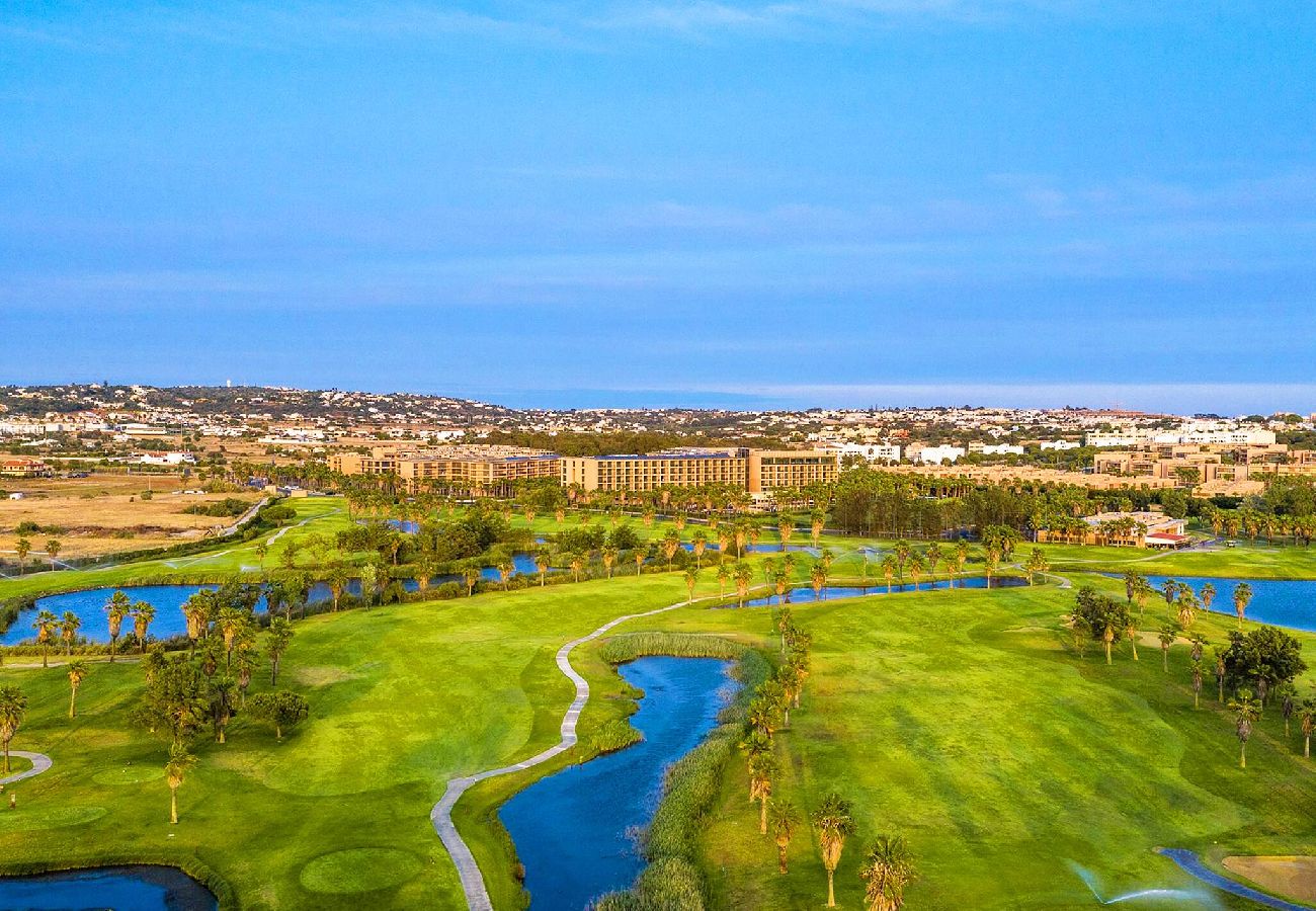 Apartamento en Albufeira - Salgados Condo - Beach, Pool & Golf by BeCherish