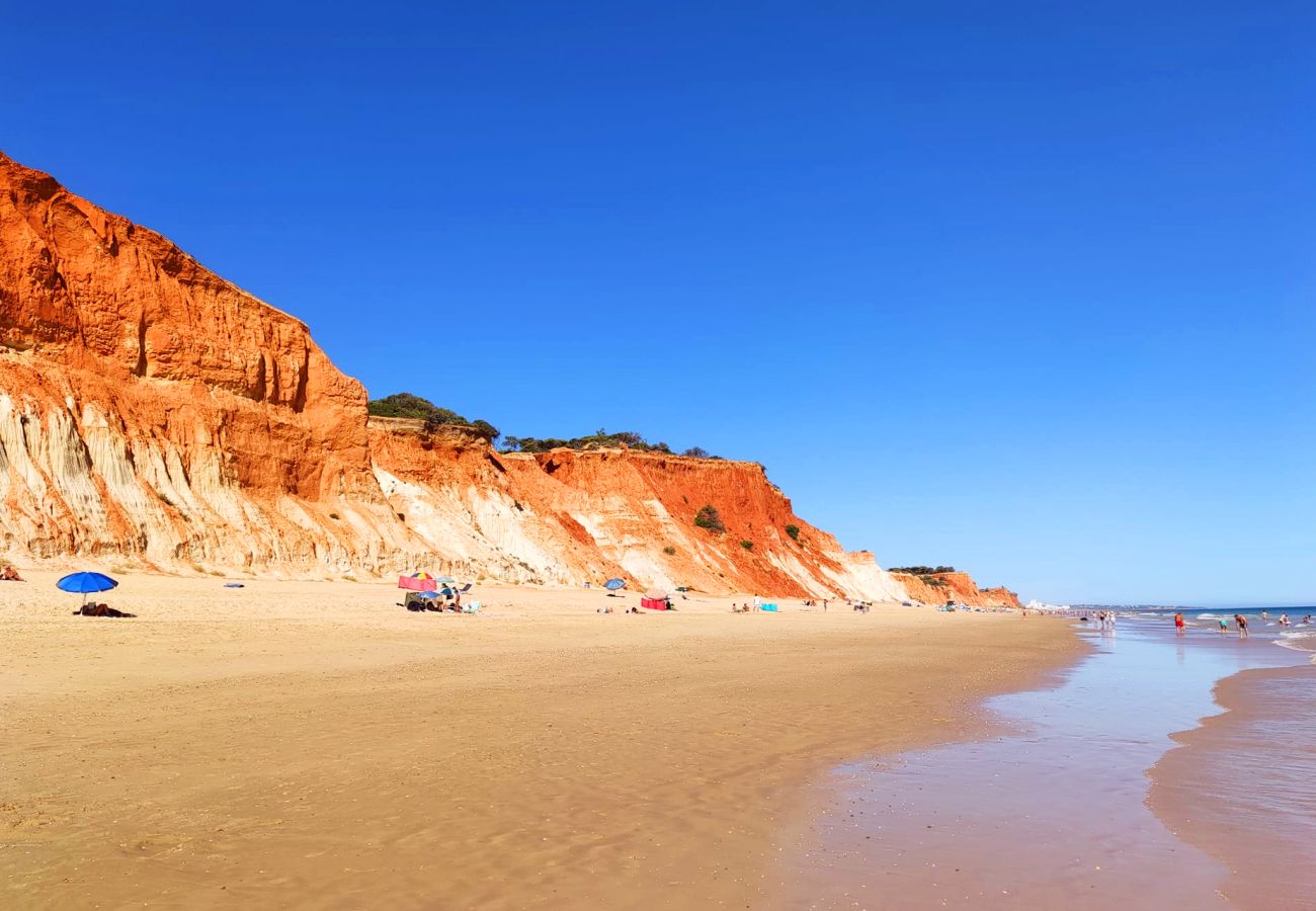 Apartamento en Albufeira - Stunning Sunrise&Sunset Rooftop Condo by BeCherish