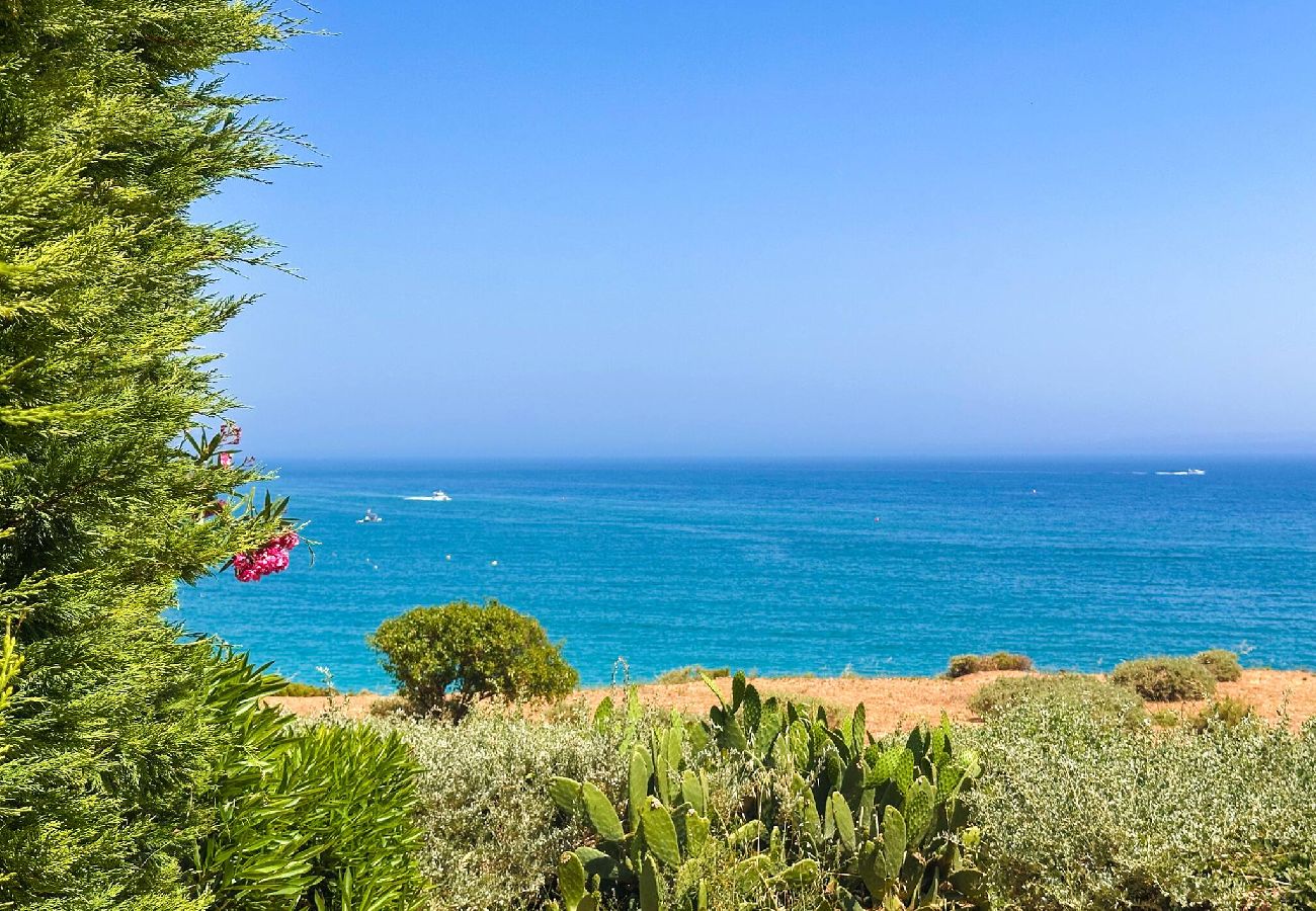 Casa en Albufeira - Charming AlgarvianOceanfront Townhouse by BeCherish