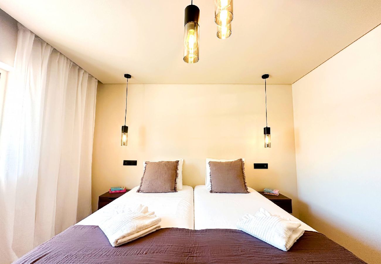 Apartamento en Albufeira - Oura Modern Poolside Condo by BeCherish