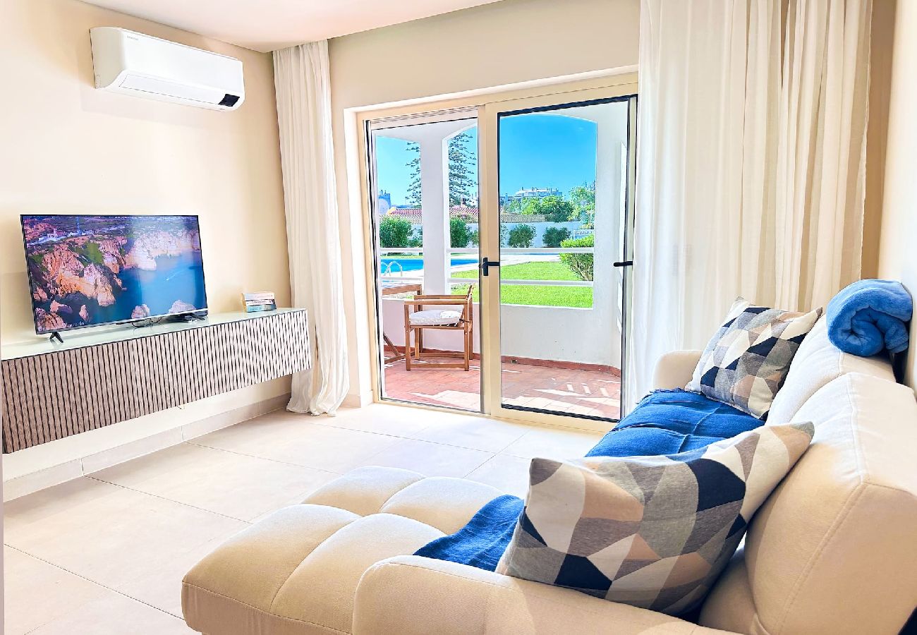 Apartamento en Albufeira - Oura Modern Poolside Condo by BeCherish