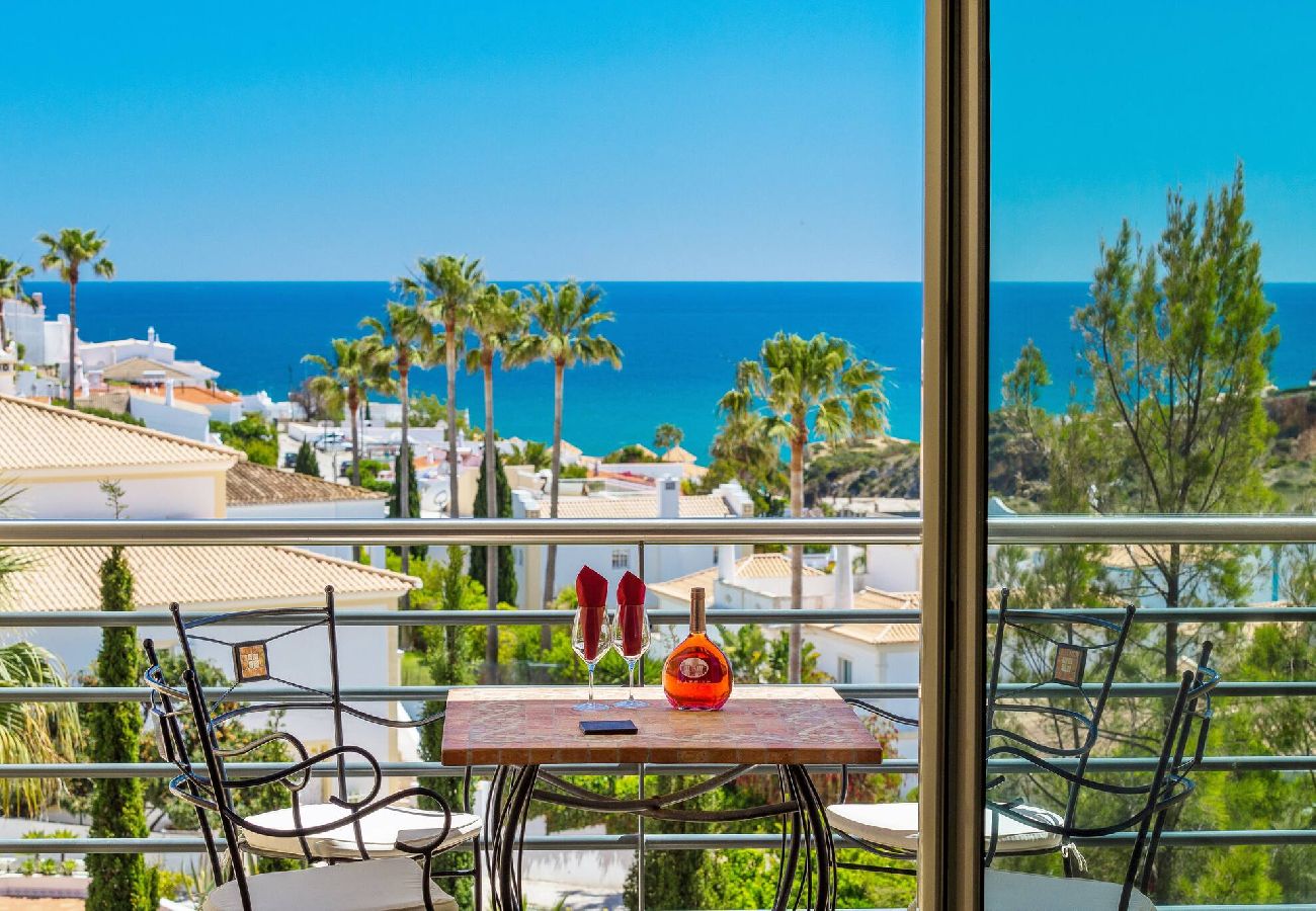 Apartamento en Albufeira - Apartamento de Lujo de 2 Dormitorios con Piscina y Vista al Mar by BeCherish