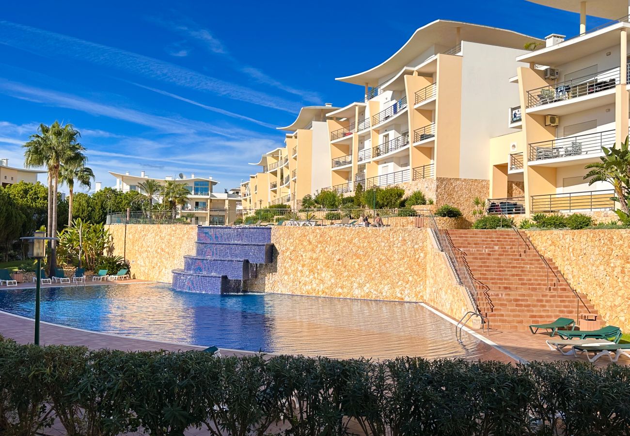 Apartamento en Albufeira - Apartamento de Lujo de 2 Dormitorios con Piscina y Vista al Mar by BeCherish