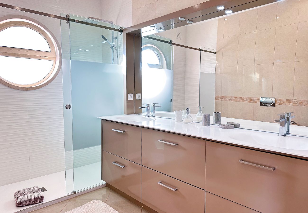 Apartamento en Albufeira - Serenity Ocean View Penthouse by BeCherish