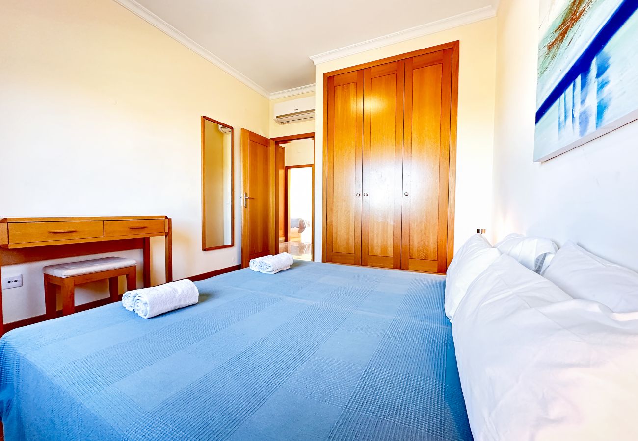 Casa en Albufeira - Balaia Poolside House with Sea View by BeCherish