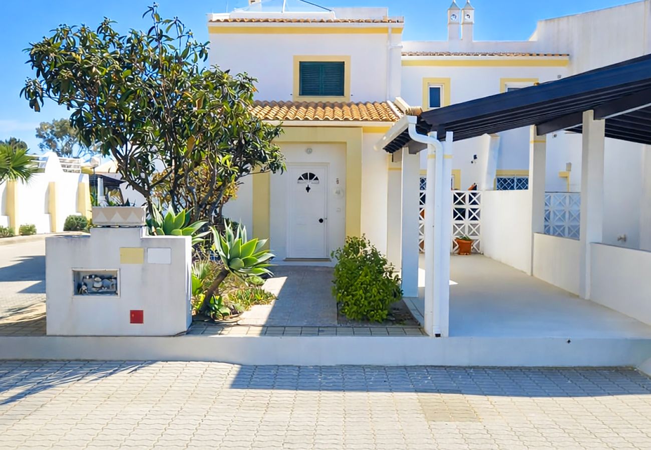 Casa adosada en Albufeira - House w/ Pool - 5min Walk to Alemães Beach by BeCherish