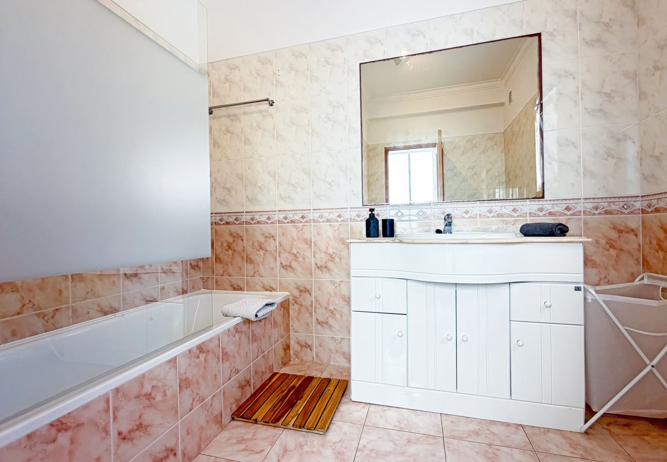 Casa adosada en Albufeira - House w/ Pool - 5min Walk to Alemães Beach by BeCherish