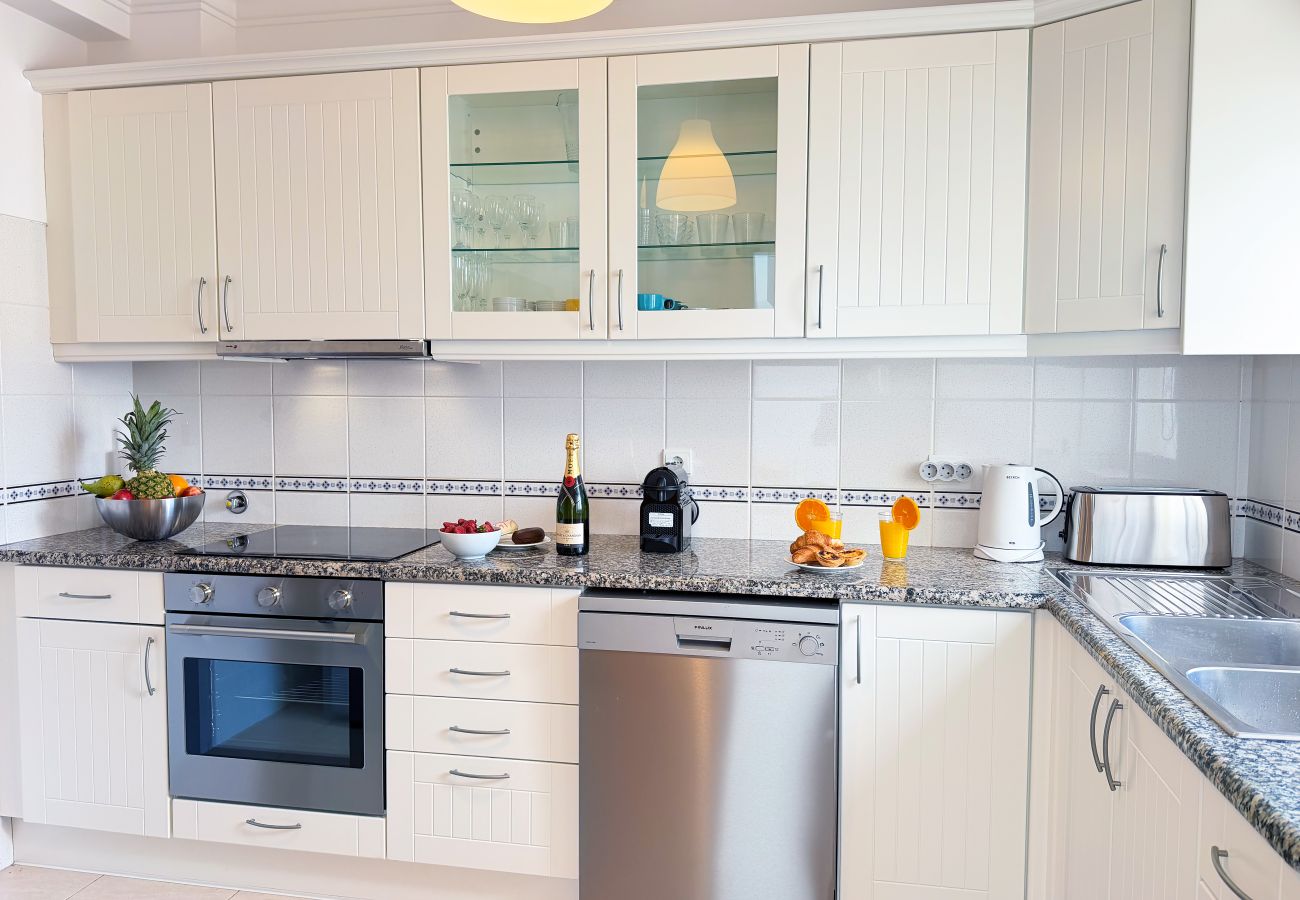 Casa adosada en Albufeira - House w/ Pool - 5min Walk to Alemães Beach by BeCherish
