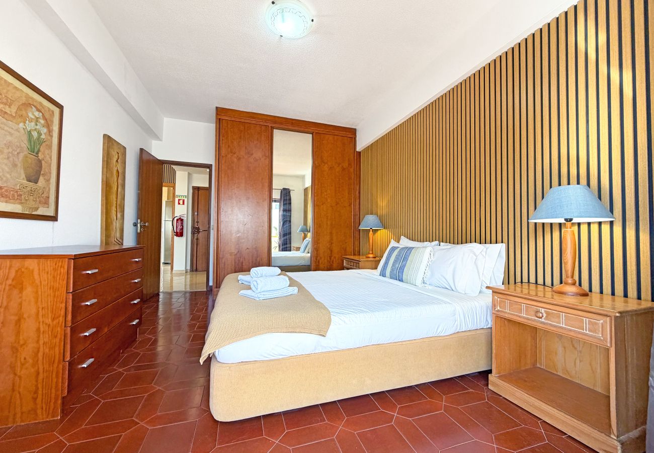 Apartamento en Porches - Palmtree Ocean View Condo By BeCherish
