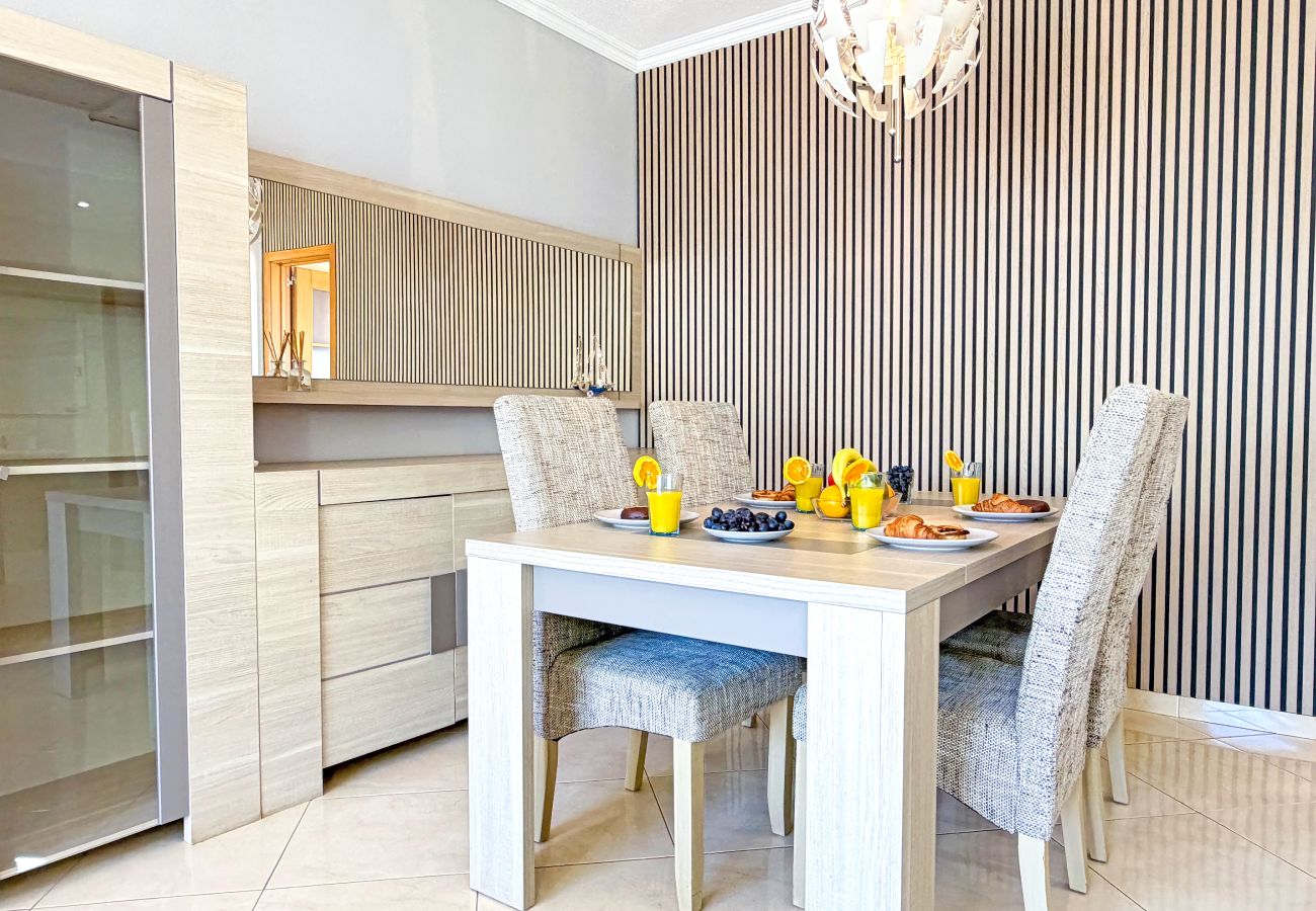 Apartamento en Porches - Palmtree Ocean View Condo By BeCherish