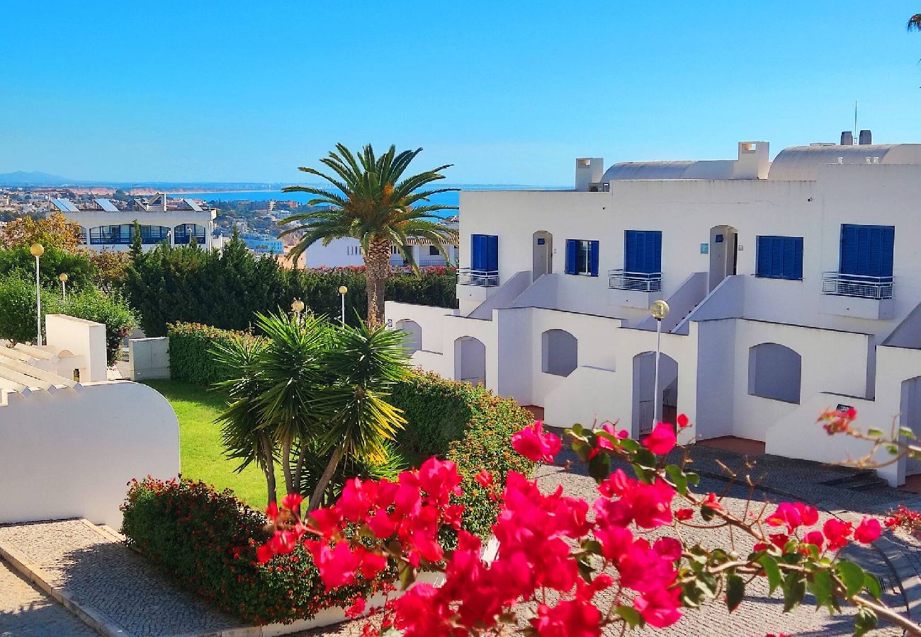 Appartement à Albufeira - Charming Algarve Townhouse w/Terraces, Pool &View