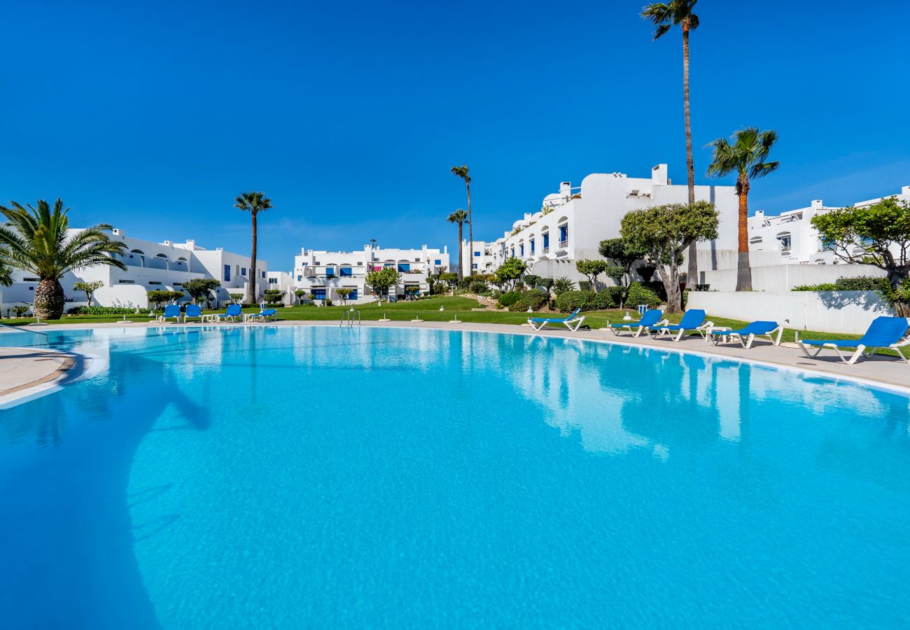 Appartement à Albufeira - Charming Algarve Townhouse w/Terraces, Pool &View