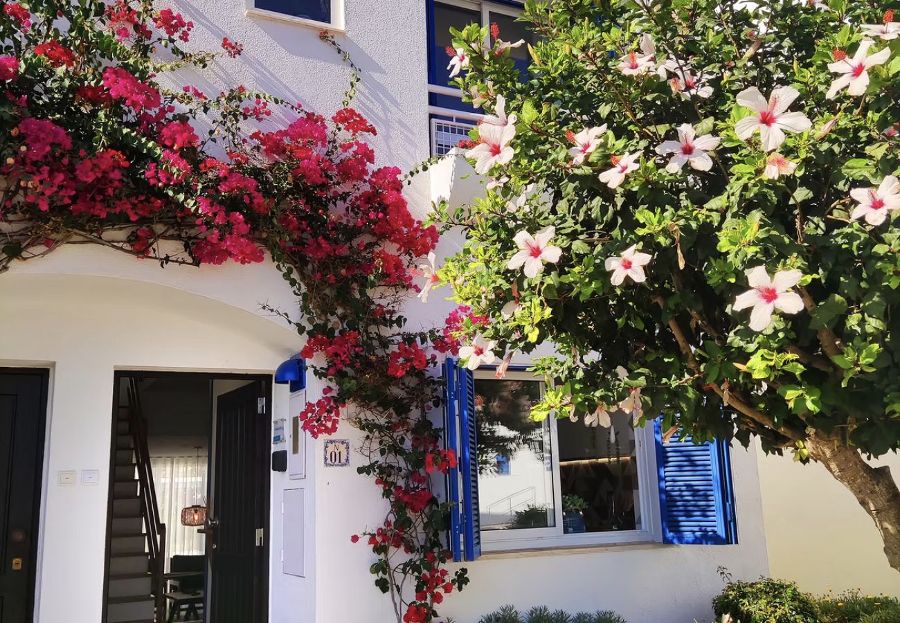 Appartement à Albufeira - Charming Algarve Townhouse w/Terraces, Pool &View
