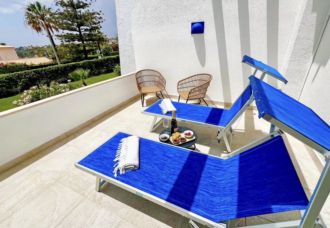 Appartement à Albufeira - Charming Algarve Townhouse w/Terraces, Pool &View