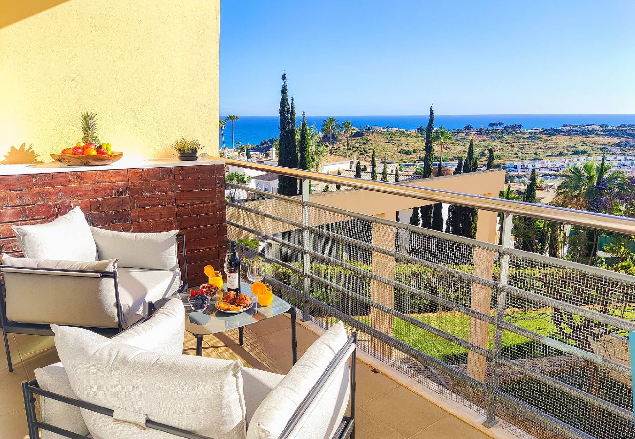 Appartement à Albufeira - Elegant Ocean-View Albufeira Apartment w/ Balcony & Pools