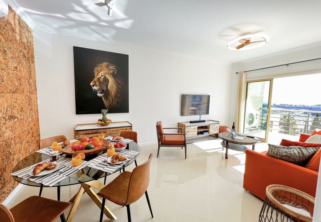 Appartement à Albufeira - Elegant Ocean-View Albufeira Apartment w/ Balcony & Pools