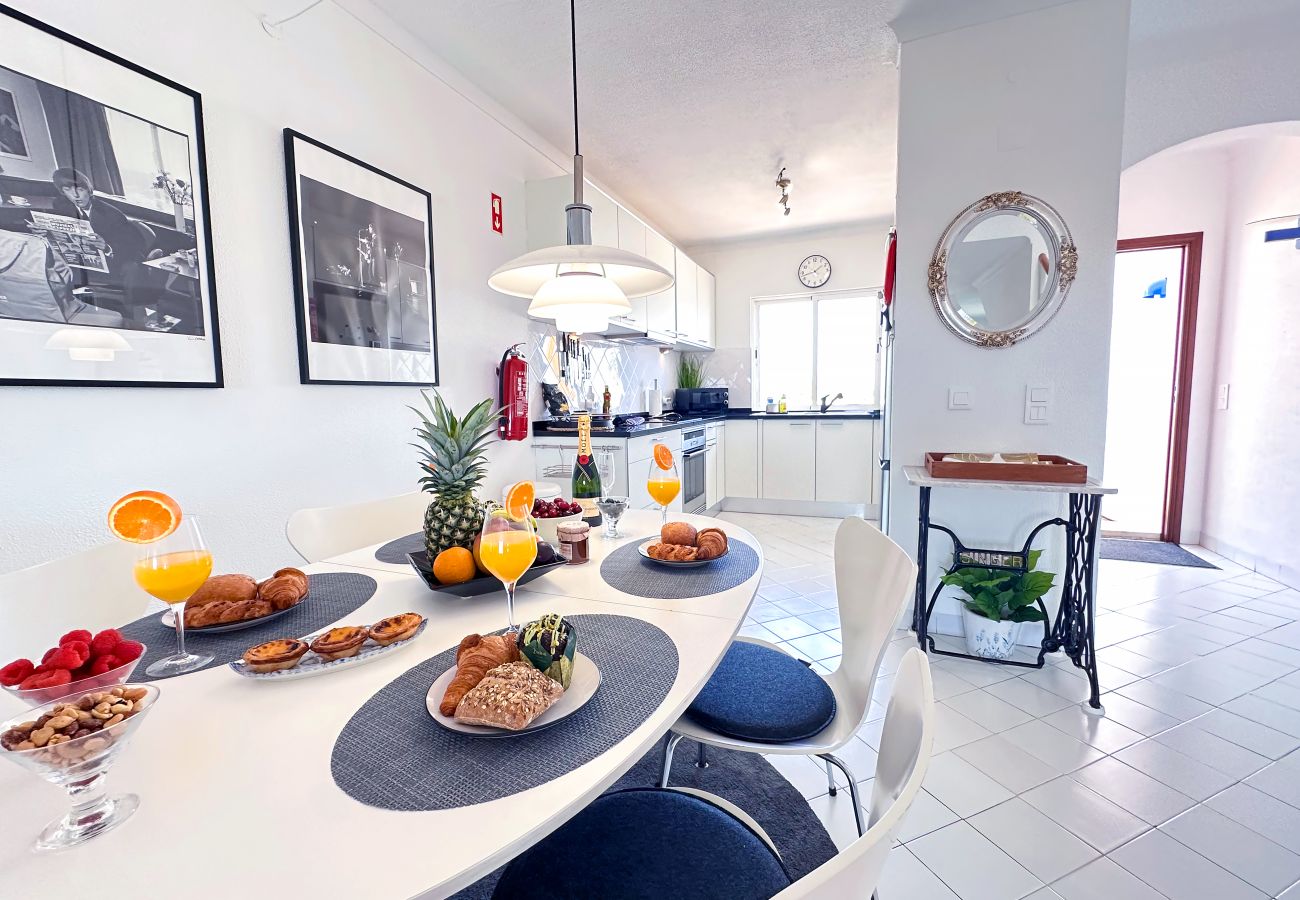 Appartement à Albufeira - Stunning Sunrise&Sunset Rooftop Condo by BeCherish