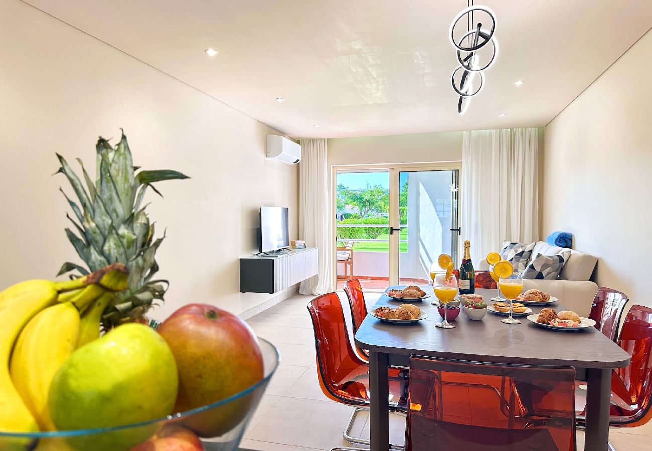 Appartement à Albufeira - Oura Modern Poolside Condo by BeCherish