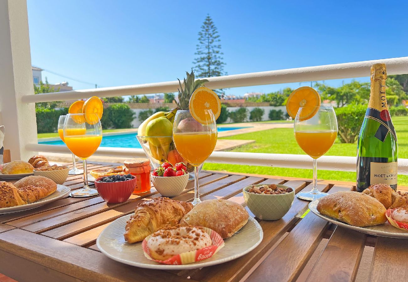 Appartement à Albufeira - Oura Modern Poolside Condo by BeCherish