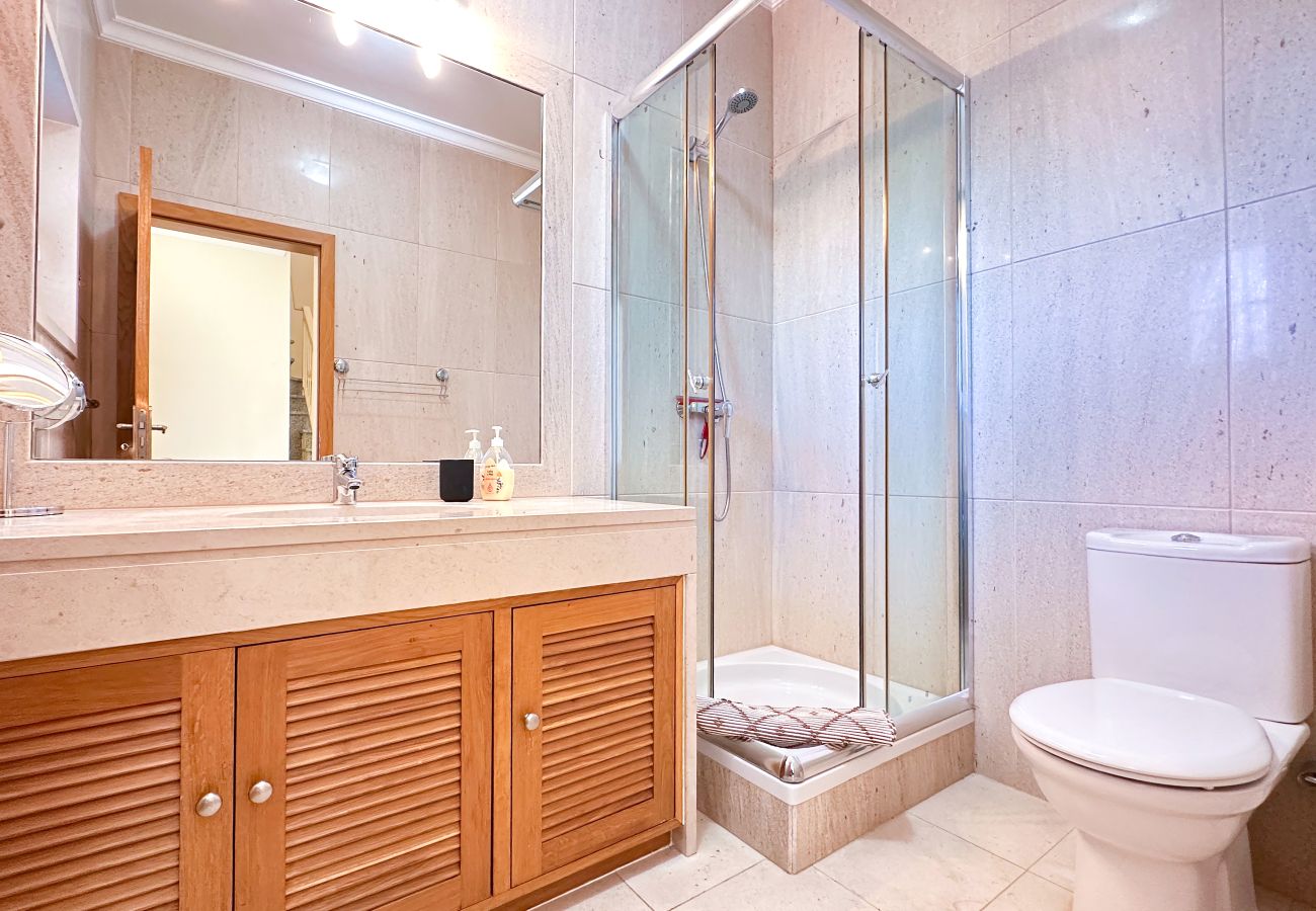 Maison à Albufeira - Balaia Poolside House with Sea View by BeCherish