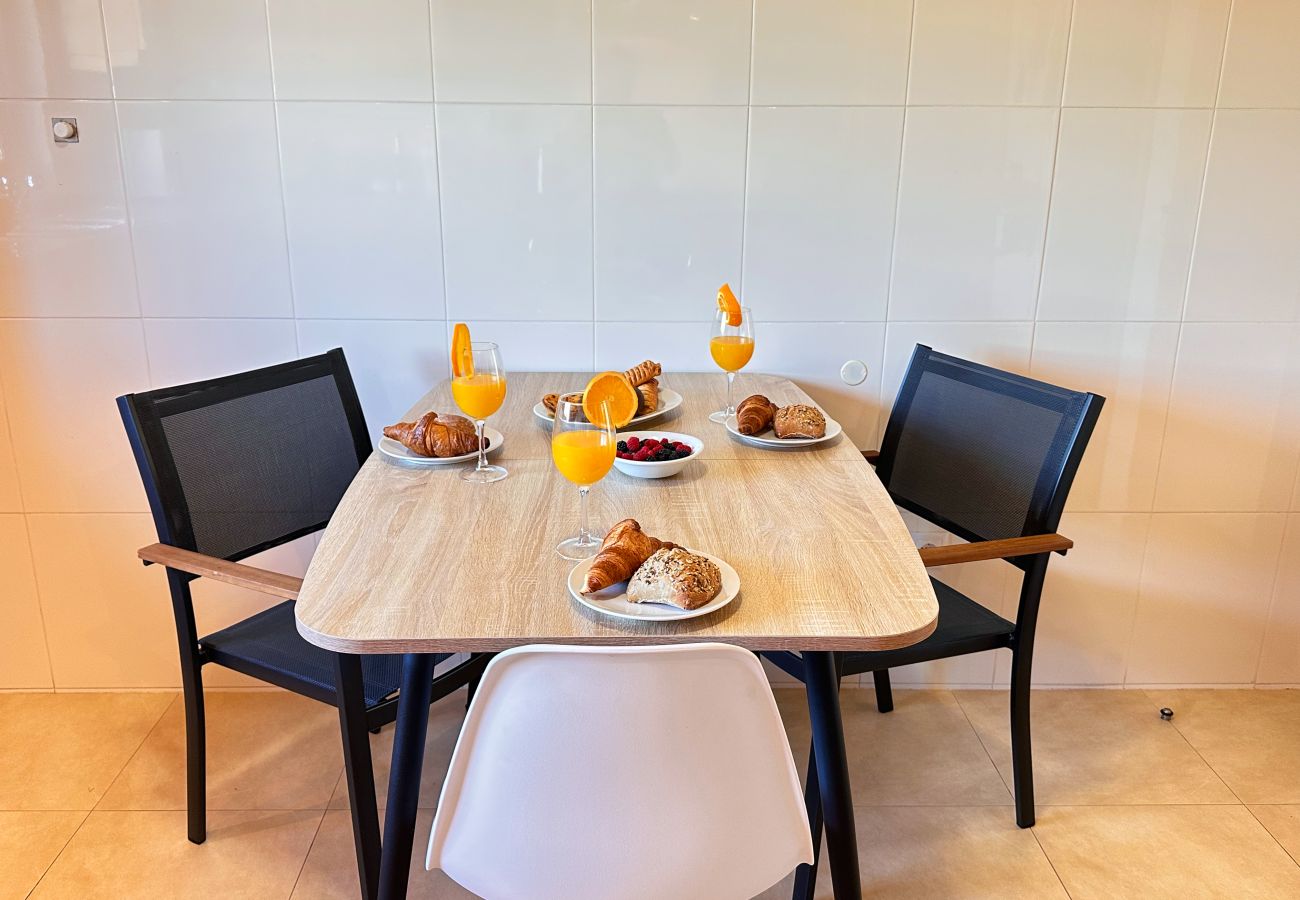 Maison à Albufeira - Balaia Poolside House with Sea View by BeCherish