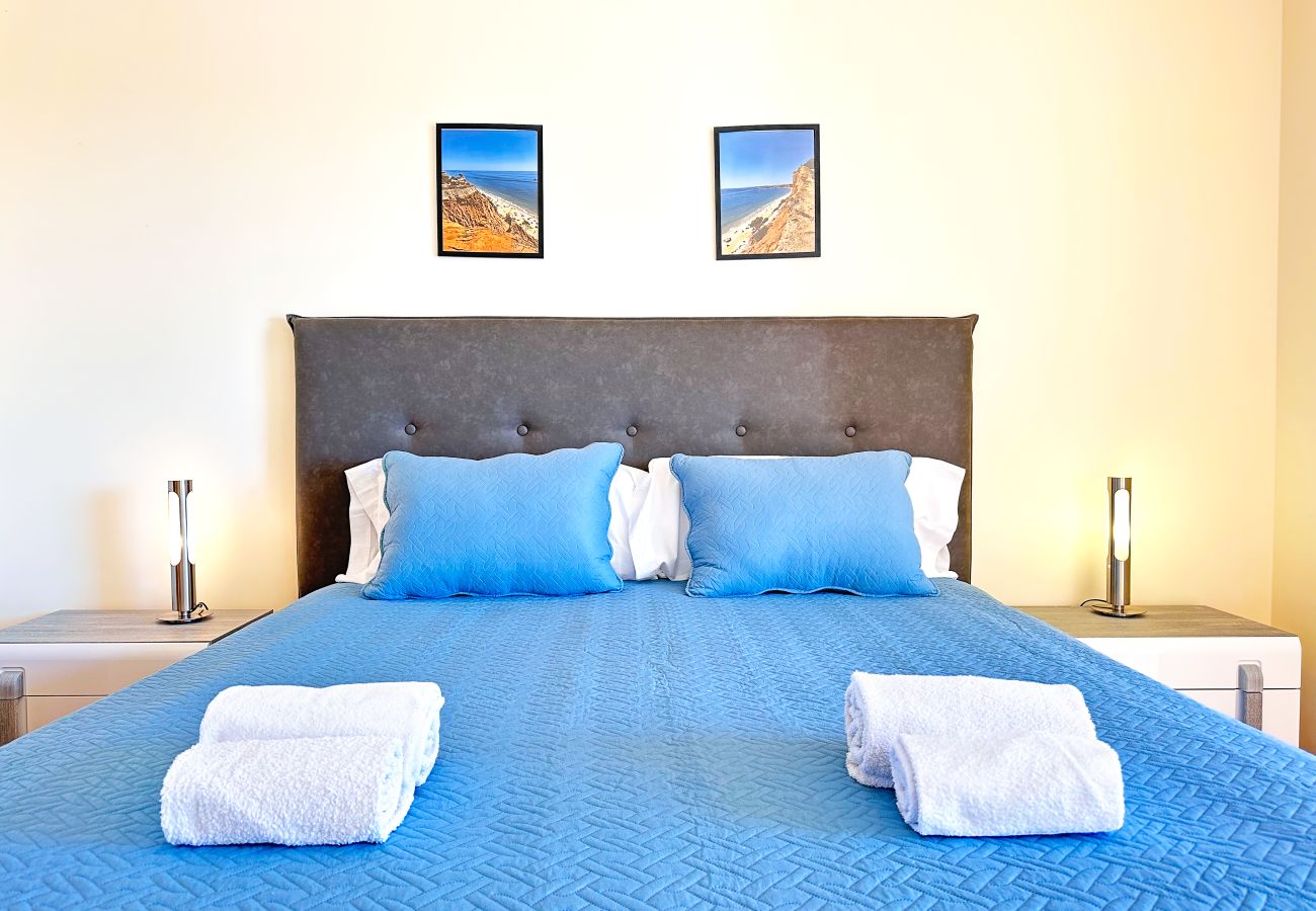 Maison à Albufeira - Balaia Poolside House with Sea View by BeCherish