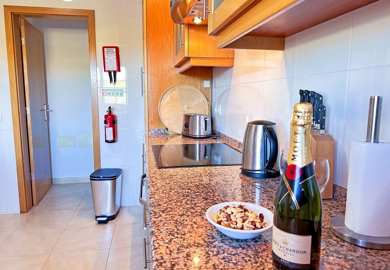 Maison à Albufeira - Balaia Poolside House with Sea View by BeCherish