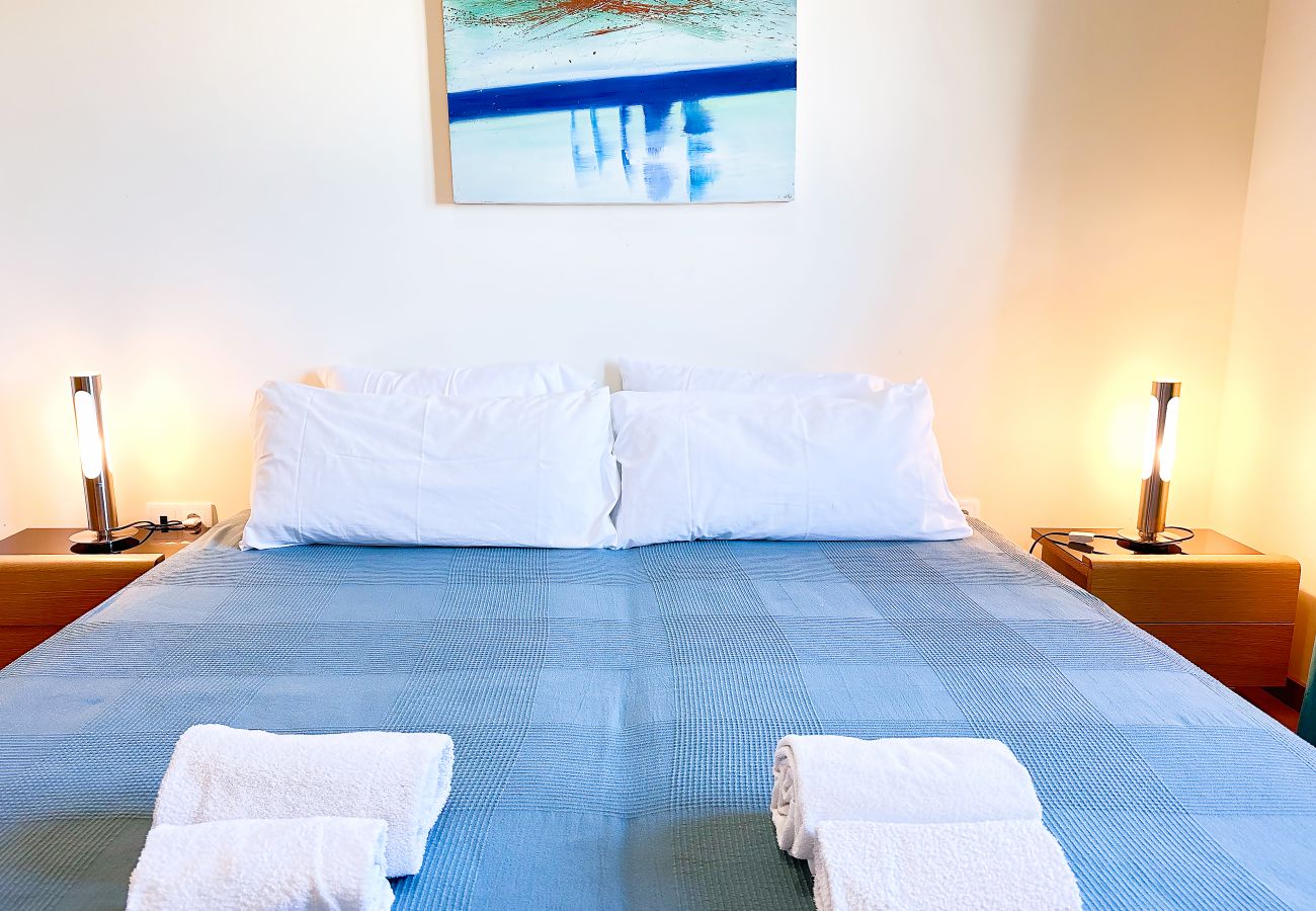 Maison à Albufeira - Balaia Poolside House with Sea View by BeCherish