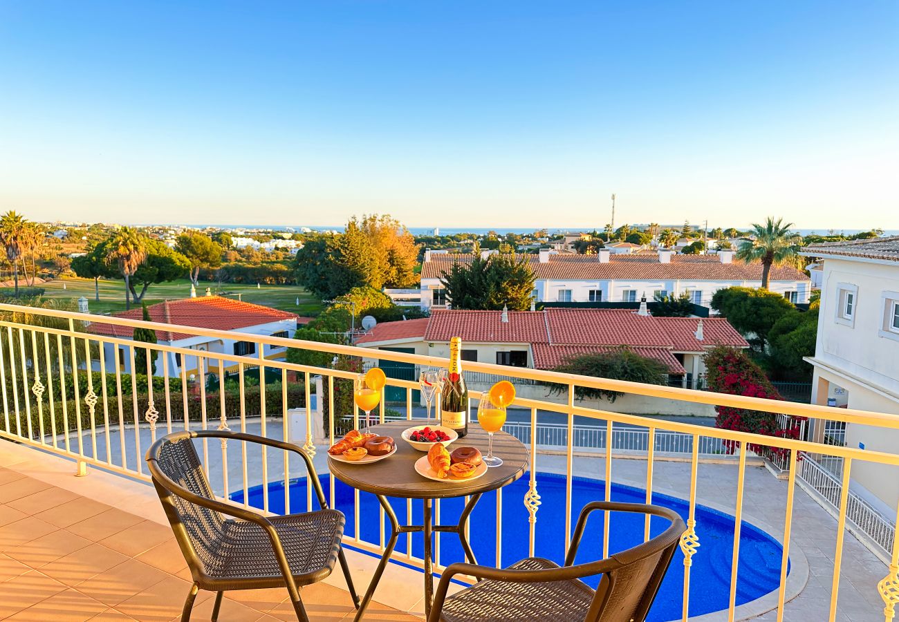 Maison à Albufeira - Balaia Poolside House with Sea View by BeCherish